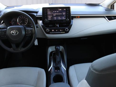 Used 2022 Toyota Corolla LE image 2