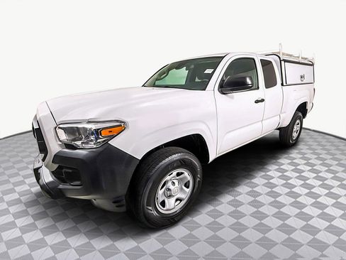 Used 2022 Toyota Tacoma SR image 4
