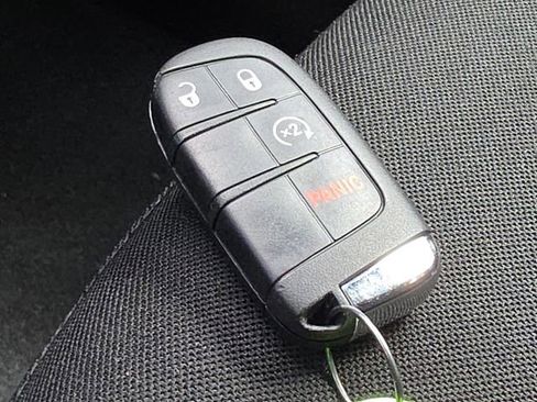 Used 2022 Jeep Renegade Latitude AWD/4WD image 32