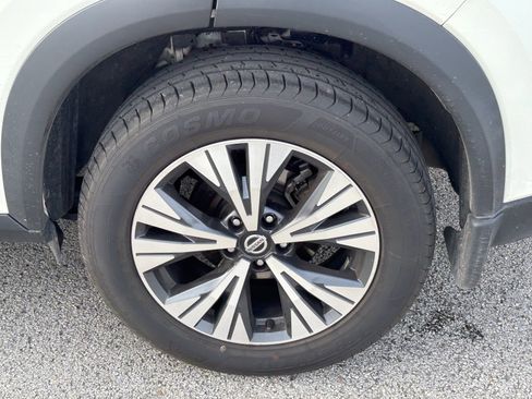 Used 2021 Nissan Rogue SV w/ Premium Package image 4