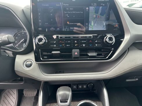Used 2021 Toyota Highlander Platinum AWD/4WD image 18