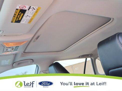 Used 2021 Toyota RAV4 XLE Premium image 24