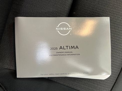 Used 2025 Nissan Altima 2.5 SV FWD image 30