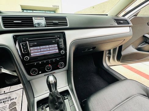 Used 2013 Volkswagen Passat 2.5 SE FWD image 17