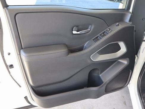 Used 2022 Nissan Frontier SV image 15
