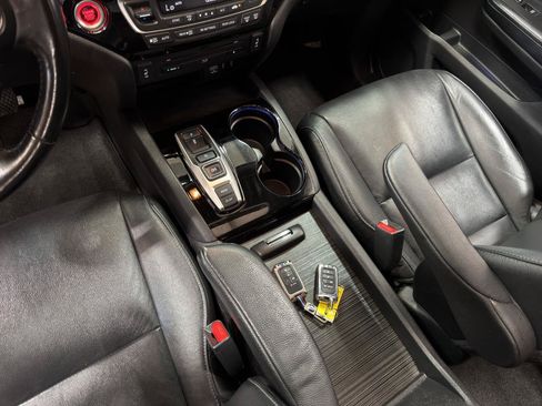 Used 2016 Honda Pilot Touring image 21