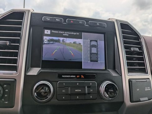 Used 2019 Ford F150 Platinum w/ Equipment Group 701A Luxury AWD/4WD image 23
