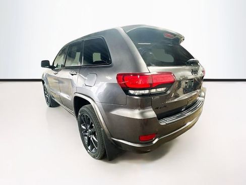 Used 2020 Jeep Grand Cherokee Altitude image 5
