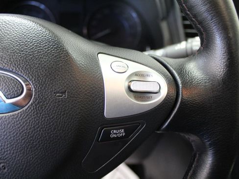 Used 2017 INFINITI QX70 AWD w/ Premium Package image 10