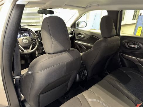 Used 2019 Jeep Cherokee Latitude w/ Cold Weather Group image 27