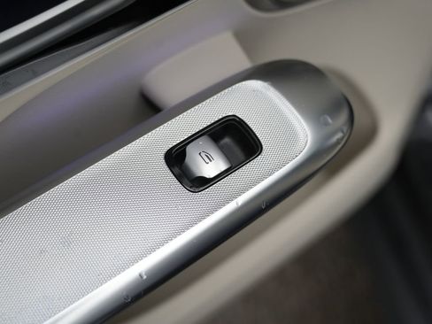Used 2023 Mercedes-Benz GLC 300 4MATIC w/ Exclusive Trim Package image 31