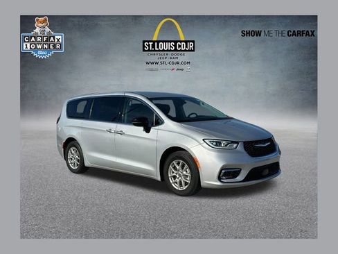 Used 2024 Chrysler Pacifica Touring-L image 1