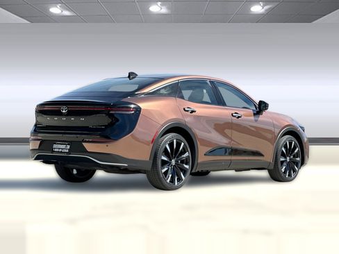 Used 2024 Toyota Crown Platinum image 8