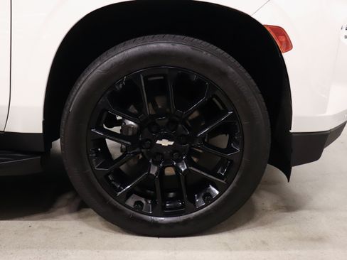 Used 2022 Chevrolet Tahoe RST w/ Sport Performance Package image 9