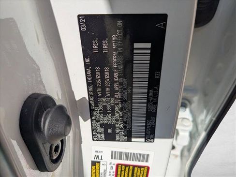 Used 2021 Toyota Highlander XLE image 25