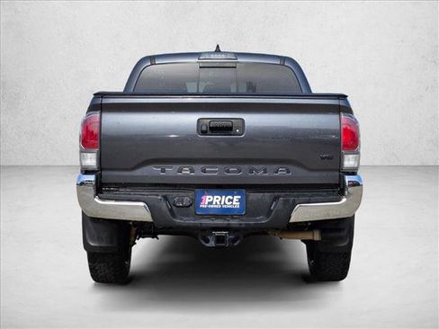 Used 2022 Toyota Tacoma TRD Off-Road AWD/4WD image 6