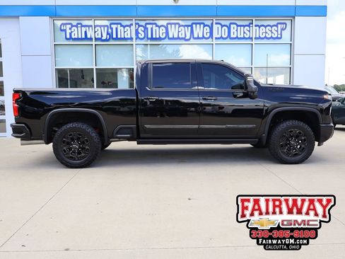 Used 2024 Chevrolet Silverado 2500 High Country w/ High Country Premium Package AWD/4WD image 1