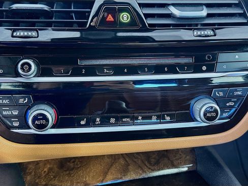 Used 2019 BMW 540i xDrive w/ Convenience Package AWD/4WD image 16