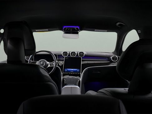 Used 2024 Mercedes-Benz GLC 300 4MATIC image 11