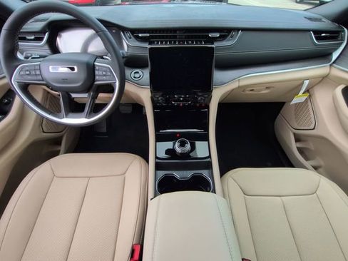 New 2025 Jeep Grand Cherokee L Limited w/ Luxury Tech Group II RWD image 15