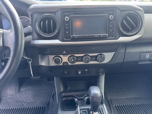 Used 2019 Toyota Tacoma SR5 AWD/4WD image 9