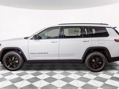 New 2025 Jeep Grand Cherokee L Altitude image 12