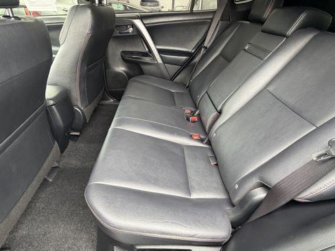 Used 2018 Toyota RAV4 SE AWD/4WD image 27