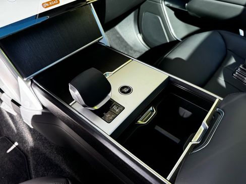 New 2025 Land Rover Range Rover SE image 13