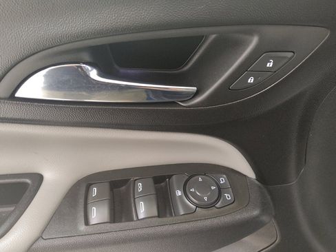 Used 2022 Chevrolet Equinox LS FWD image 27