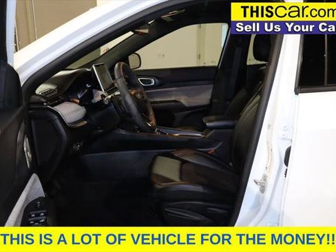 Used 2025 Jeep Compass Latitude AWD/4WD image 11
