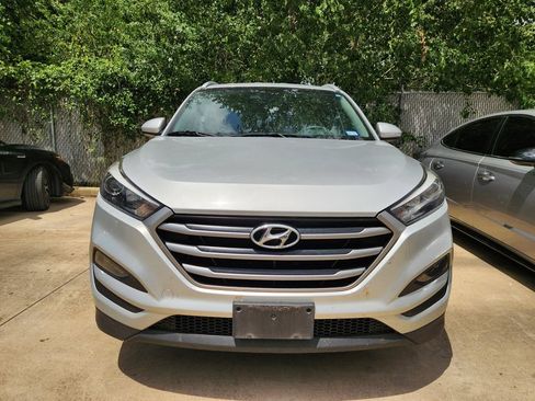 Used 2017 Hyundai Tucson SE w/ SE Popular Package 02 FWD image 2