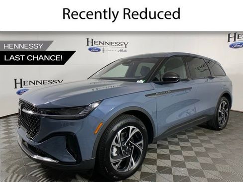 Used 2025 Lincoln Nautilus Premier w/ Equipment Group 102A image 1