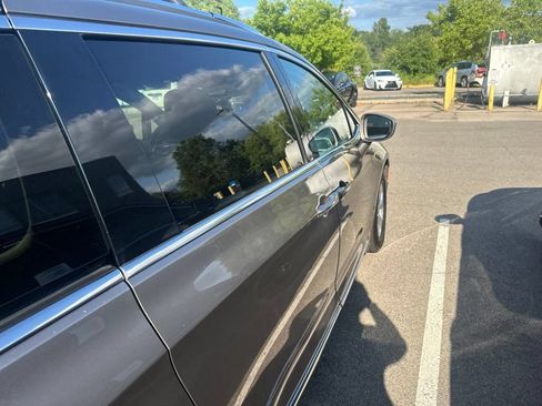 Used 2017 Chrysler Pacifica Touring-L Plus FWD image 28
