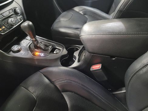 Used 2019 Jeep Cherokee Limited image 26