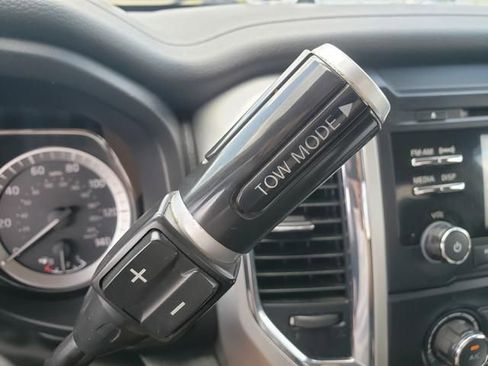 Used 2018 Nissan Titan SV AWD/4WD image 25