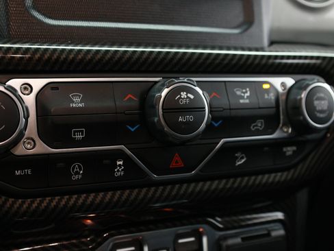 Used 2020 Jeep Wrangler Unlimited Sahara AWD/4WD image 27