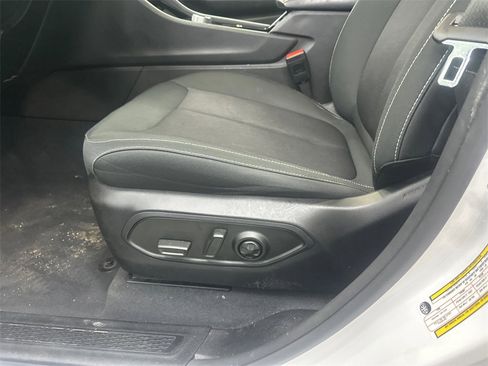 Used 2023 Jeep Grand Cherokee Laredo w/ Luxury Tech Group I image 10