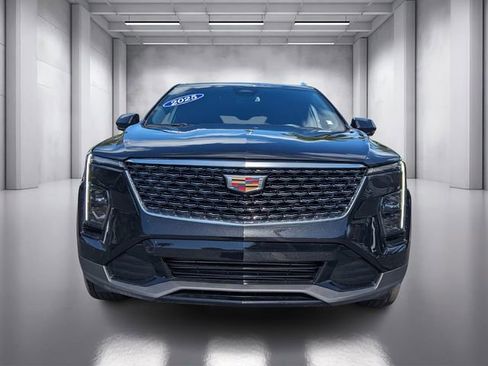 Used 2025 Cadillac XT4 Premium Luxury image 4