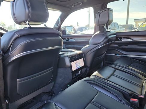 Used 2023 Jeep Grand Wagoneer 4WD w/ Flexible Seating Group image 16