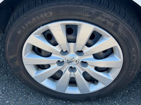 Used 2017 Nissan Sentra SV FWD image 17