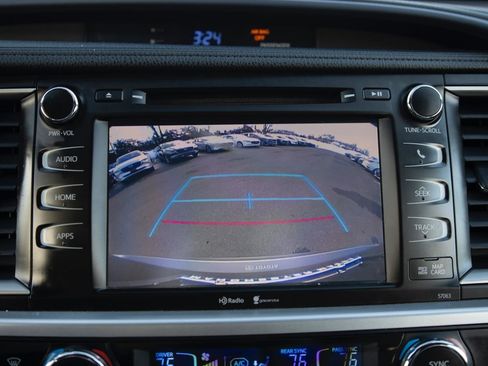 Used 2015 Toyota Highlander XLE image 12