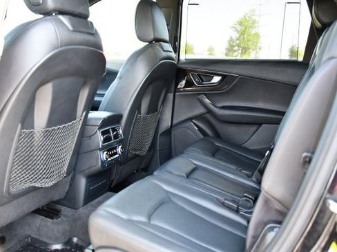 Used 2017 Audi Q7 3.0T Premium Plus w/ Premium Plus Package AWD/4WD image 17