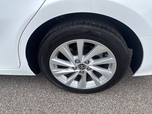 Used 2021 Toyota Camry LE image 19