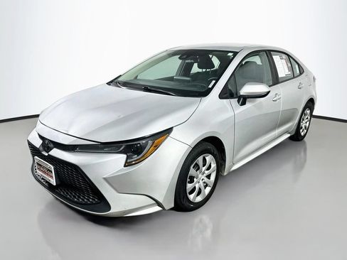 Used 2022 Toyota Corolla LE FWD image 3
