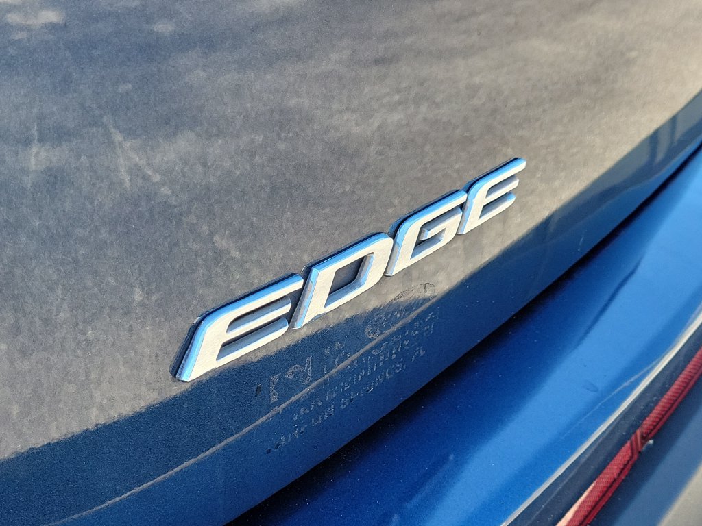 Used 2017 Ford Edge Titanium w/ Technology Package FWD image 5