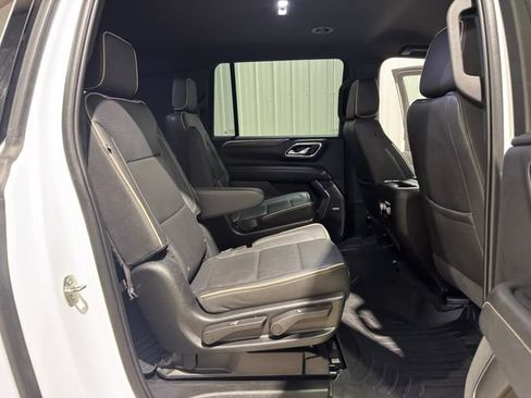 Used 2023 GMC Yukon XL SLT AWD/4WD image 28