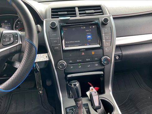 Used 2017 Toyota Camry SE image 7