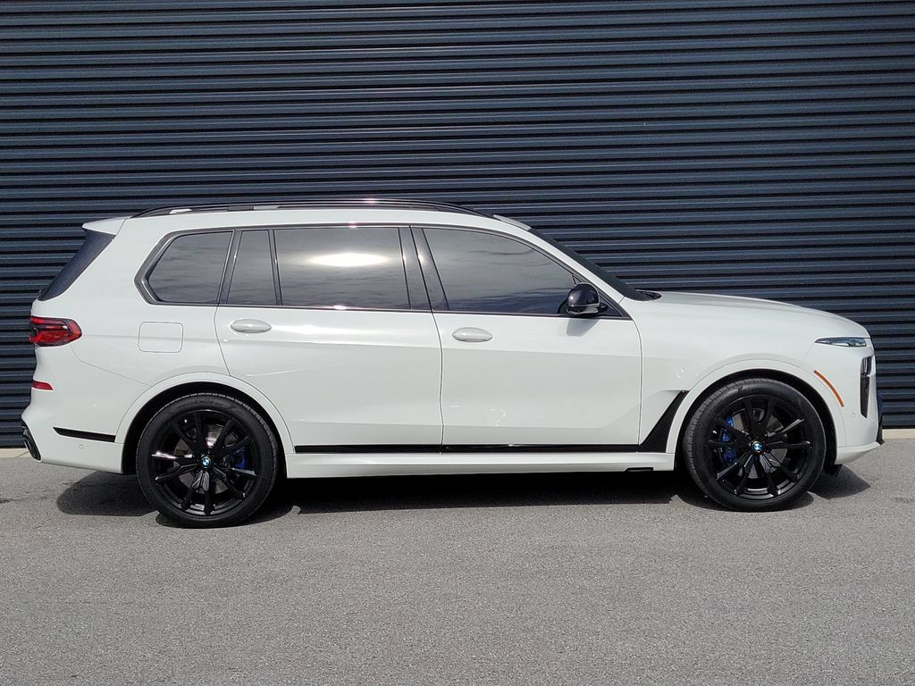 Used 2025 BMW X7 M60i AWD/4WD image 8