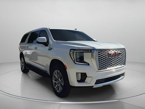 Used 2024 GMC Yukon XL Denali image 3