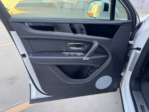 Used 2019 Bentley Bentayga image 10